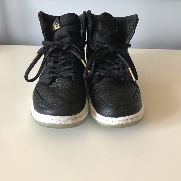 Air Jordan 1 Retro High OG Black Sneakers - Picture 6 of 9